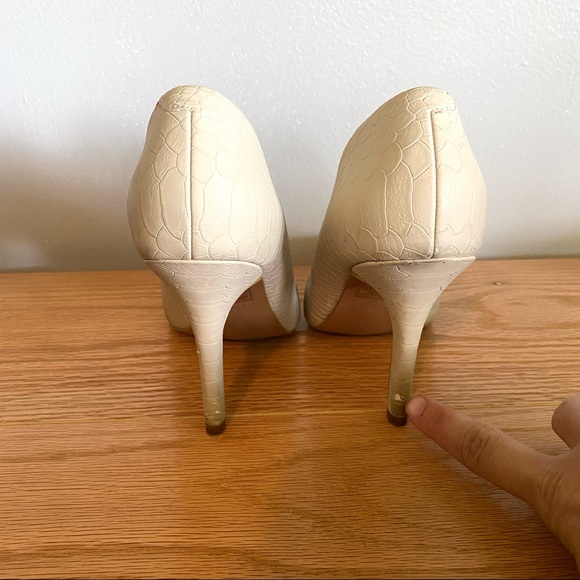 Cream Colored Aldo Snake Skin Pumps. Size 7 - Picture 8 of 8